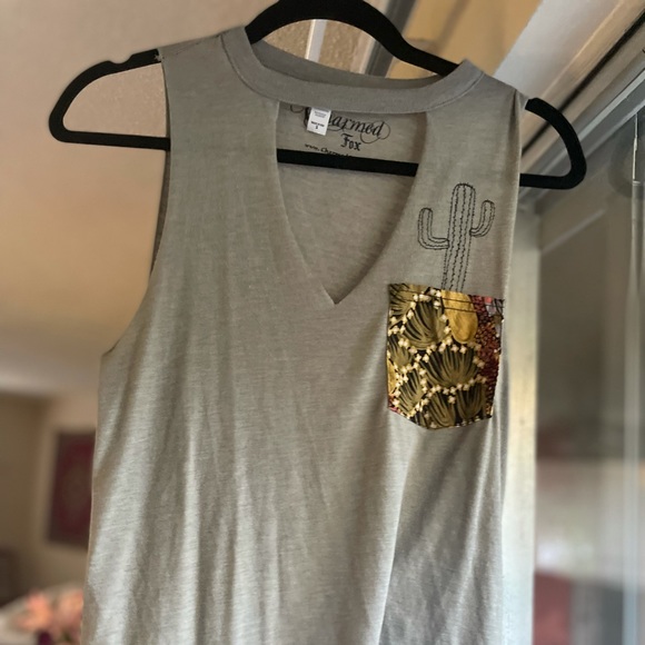 Upcycled Embroidered T-shirt - Picture 3 of 4